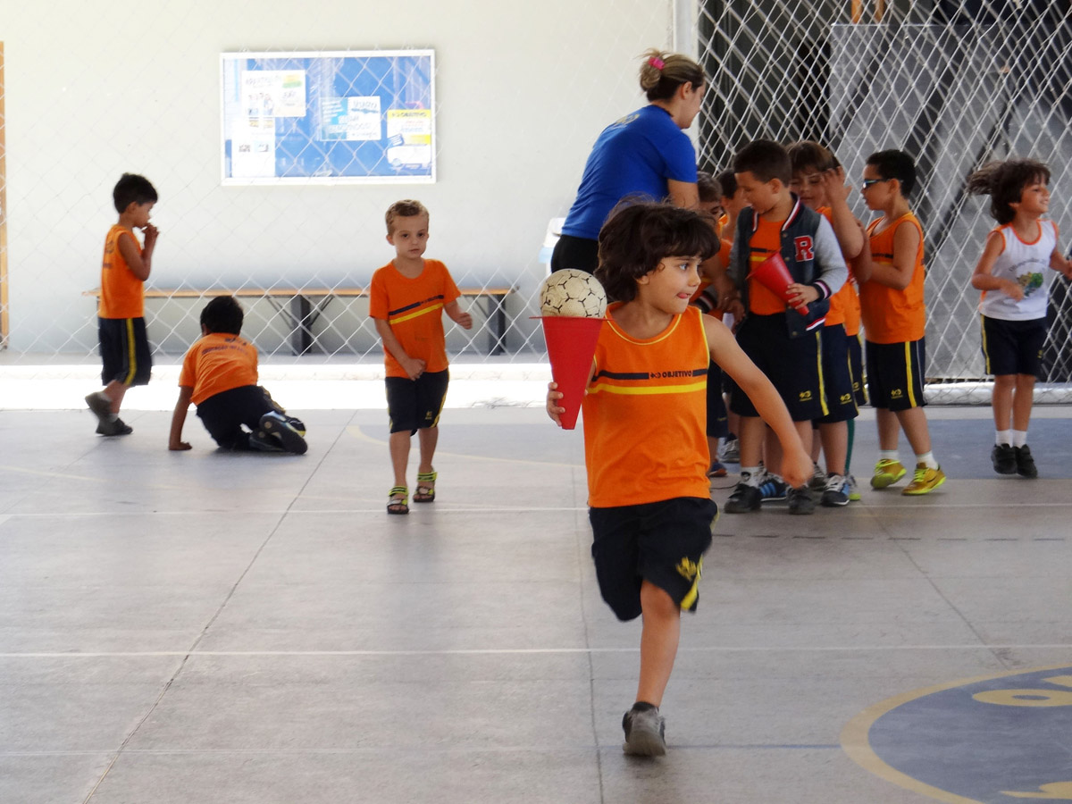 Alunos do Infantil V comemoram Olimpíadas em aula de Educação Física